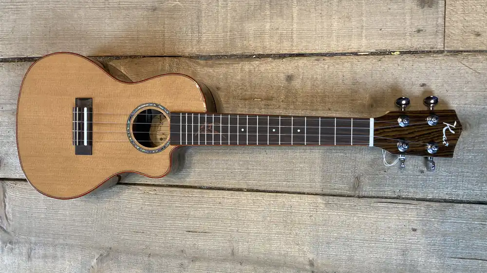 Begrenztes Angebot Kai Ukulelen KCI-700Cw Concert Ukulele incl. Bag