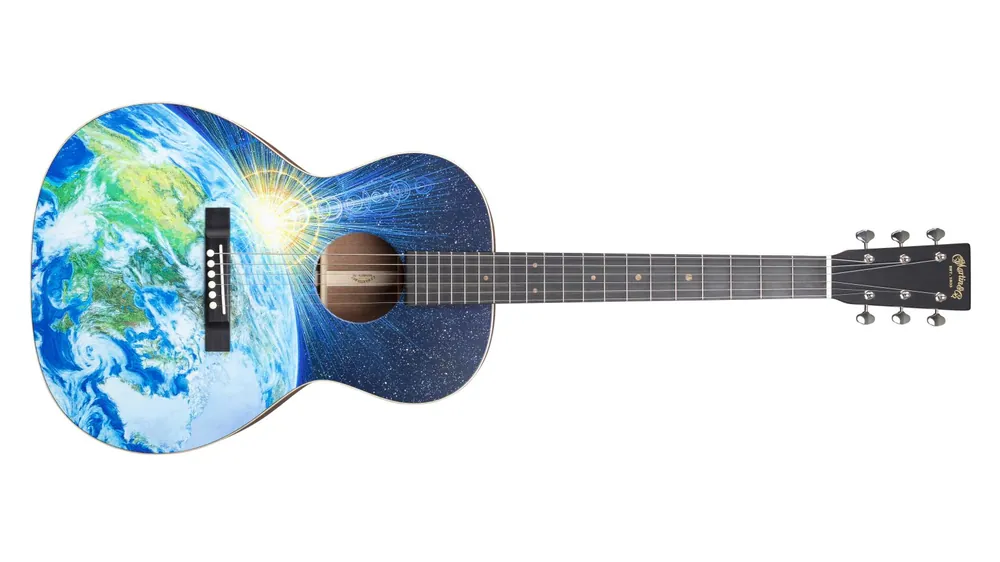 Neue Kollektion Martin 00L-EARTH mit Goetzl Motiv