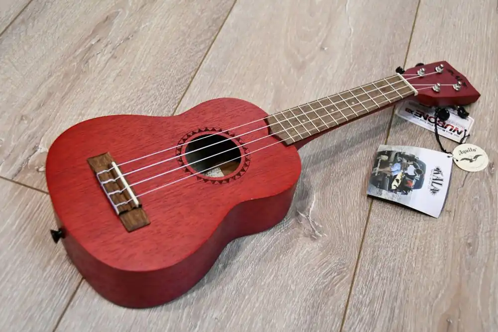 Nur Heute KALA KA-MRT-RED-S - Adobe Red Watercolor Meranti Sopran Ukulele