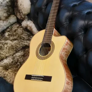 Bestpreis LA MANCHA Rubi SMX/63-CE Konzertgitarre, Cutaway, Pickup-System