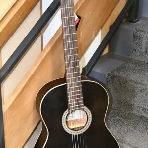 ADMIRA LUNA 4/4 Konzertgitarre, schwarz-matt, Oregon-Pine/Sapelli Top-Angebot
